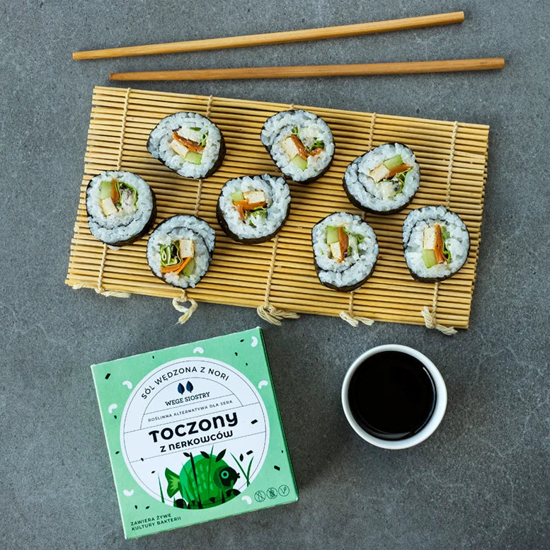 Roślinne sushi z Toczonym z nerkowców z nori i solą wędzoną